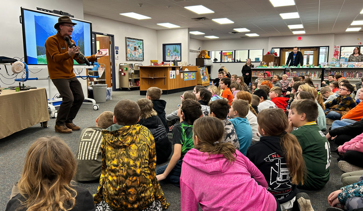 Author Kevin Lovegreen visits Valders Elementary